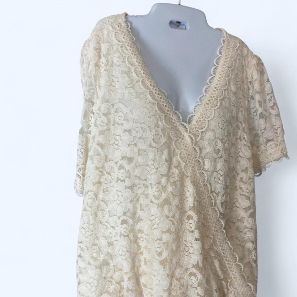 Torrid Cream lace short sleeve V-neck wrap top #LaceTop 3x
cream lace, wrap top